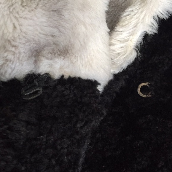 Fabulous Faux Mouton and Fox Fur Coat - Picture 4 of 8